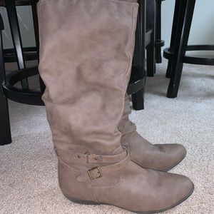 Like new Women’s size 8.5 brown boots